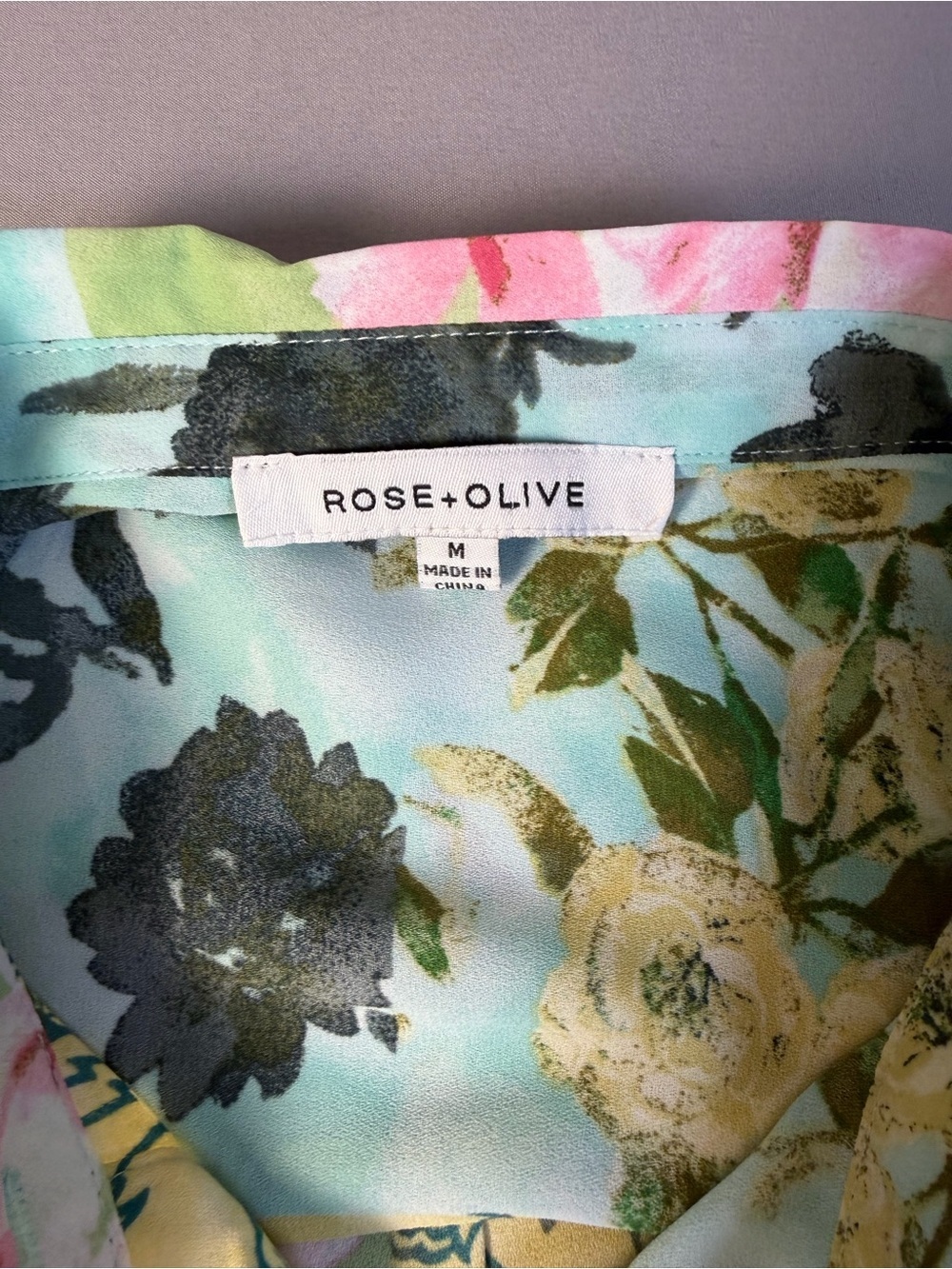 Rose & Olive Pastel Floral Collared Button-Up Size Medium NWOT - Picture 2 of 8